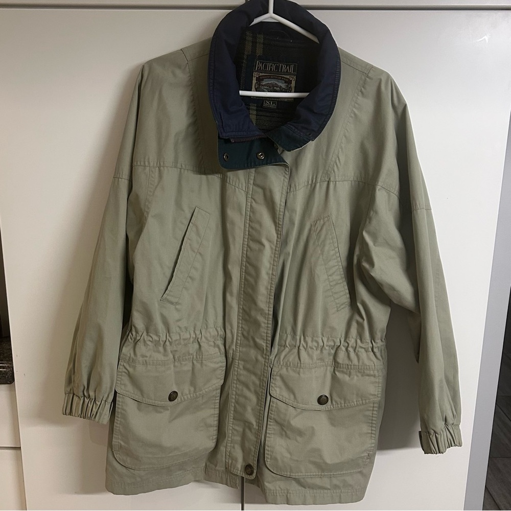 Vintage Pacific Trail Women’s Tan UtilityJacket with Navy Trim , Size XL